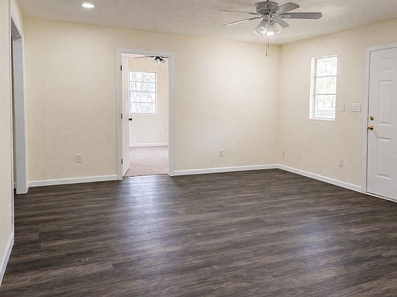 3rd image of 221 Macie Ln