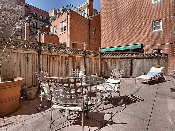 4th image of 18 Charlton St Unit 1AB