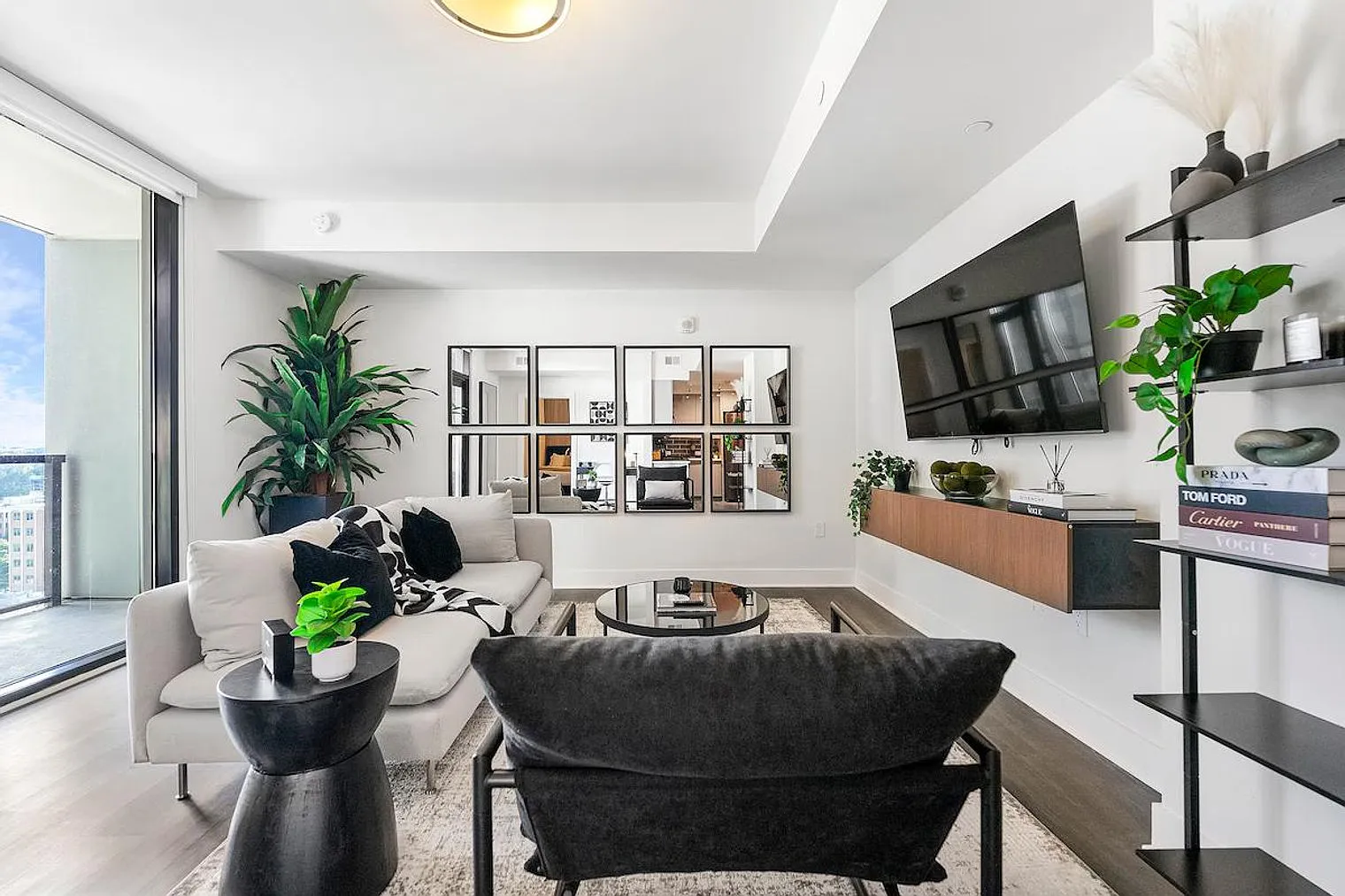 1 bed, 1.0 bath, $4,739 — Photo 2