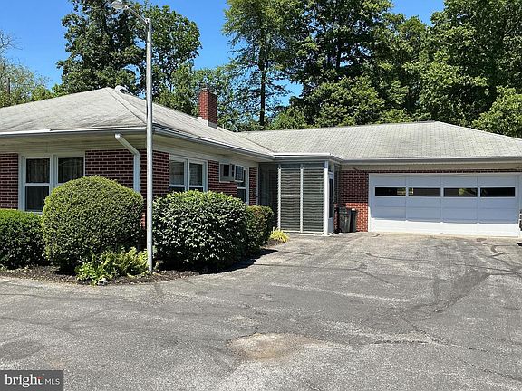 4th image of 1054 Ridge Rd