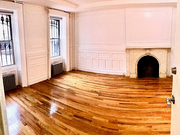 2nd image of 140 Saint James Pl APT 1