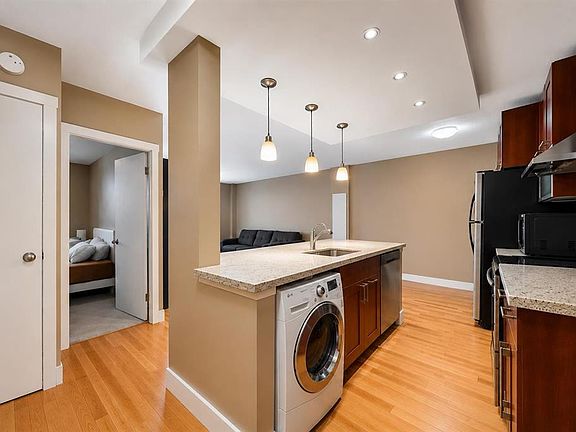 5th image of 1027 N Cameron Ave SW #408