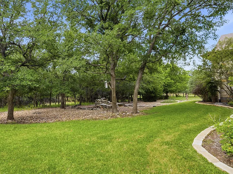 203 Pristine Ln — Photo 35