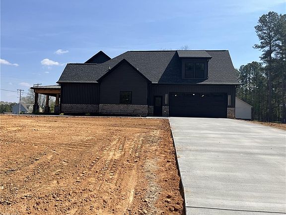 3rd image of 135 Mockwood Farms Ln