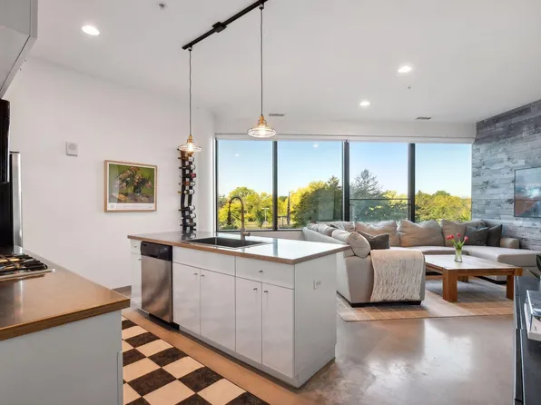 5601 Smetana Dr Unit 318, Minnetonka, MN 55343
