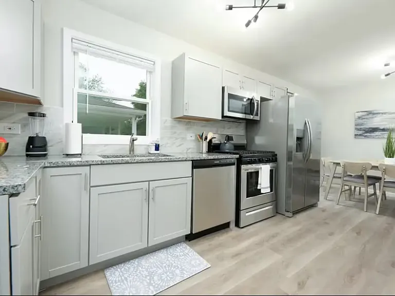 734 Barry Ave — Photo 6
