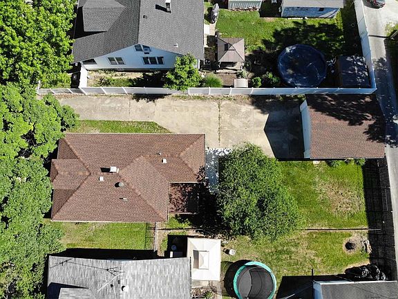 3rd image of 215 S 10th St