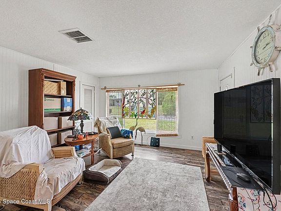 3rd image of 2731 Pine Ridge Dr