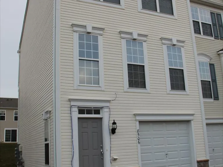 8506 Putnam Ct — Photo 1