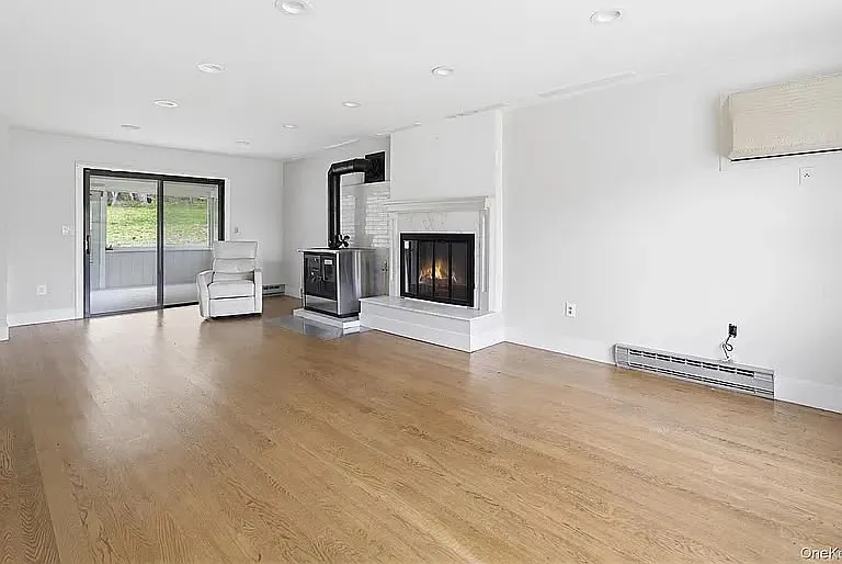 4 bed, $3,100 — Photo 2