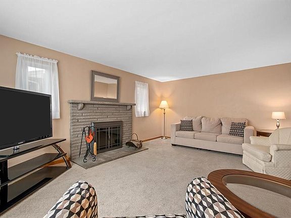4th image of 1592 Collier Ave
