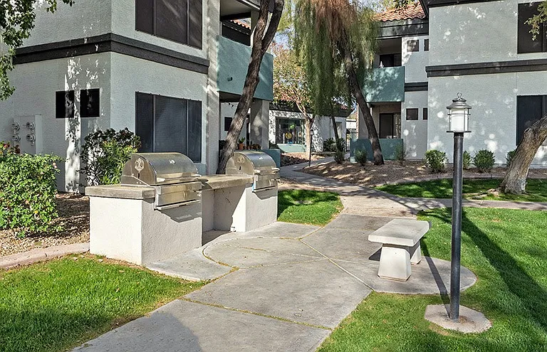 Bella Vista Apartment Homes — Photo 21