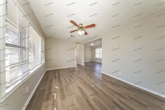 1517 Oelke Dr — Photo 4