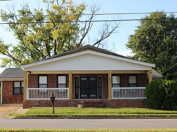 Welcome Home to 1433 Holcomb Avenue!