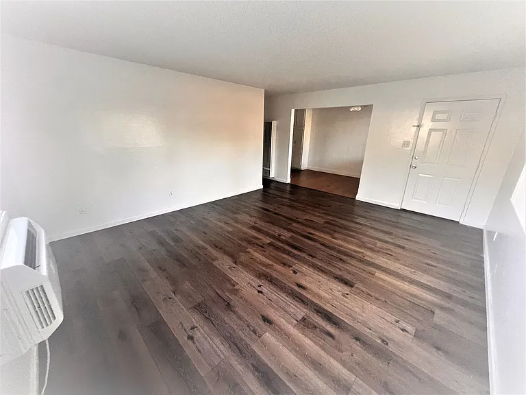 Gold Crossing Apartments — Photo 6