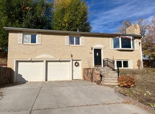 102 Mountain View Dr, Thermopolis, WY 82443