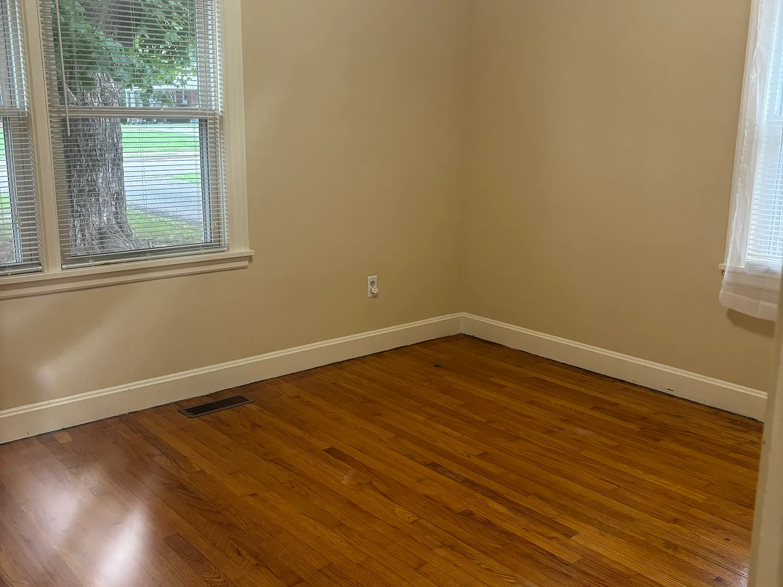 3 bed, 1200 sqft, $1,275 — Photo 3