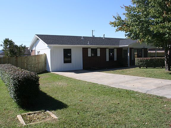 2nd image of 109 E Canary Dr