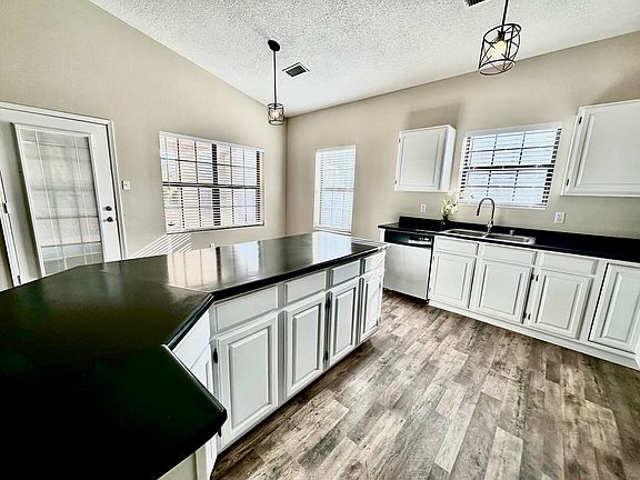 5th image of 1000 Manzano Ave SE