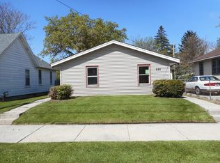 928 Delamere Ave, Racine, WI 53403