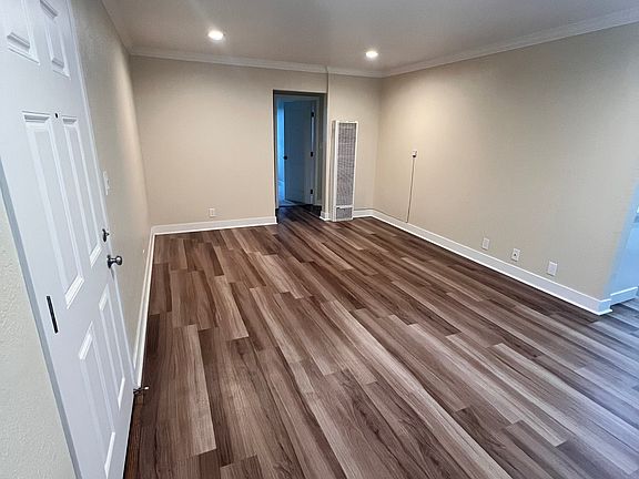 2nd image of 523 Page St APT 8