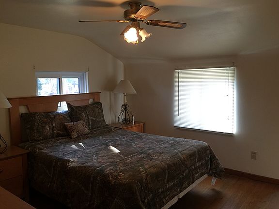 Guest bedroom