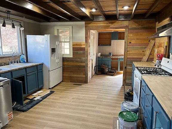 Large kitchen with all Appliances