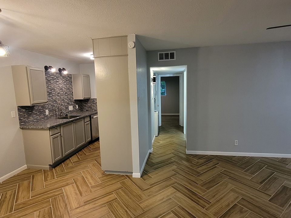 1st image of 425 N Gilmer St #3