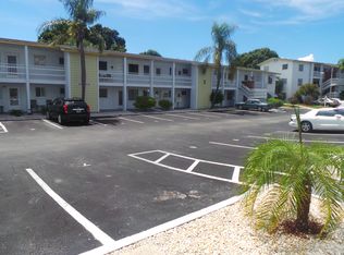 1541 Leisure Dr, Bradenton, FL 34207