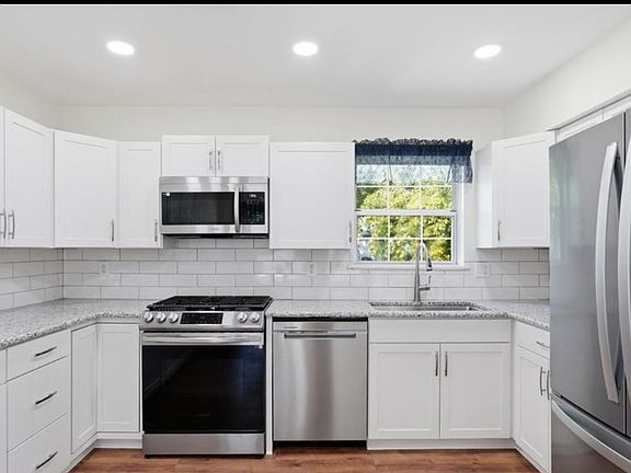 2nd image of 5633 Roundtree Dr