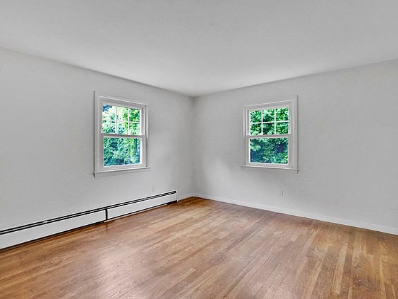 5th image of 133 Mosier St