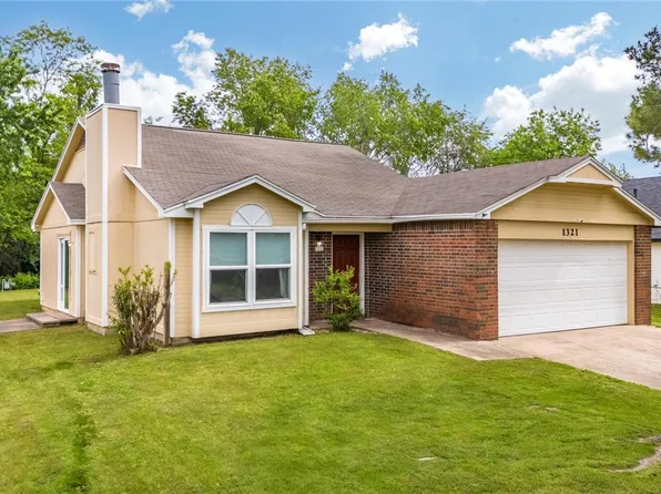 1321 W Lela St, Rogers, AR 72758