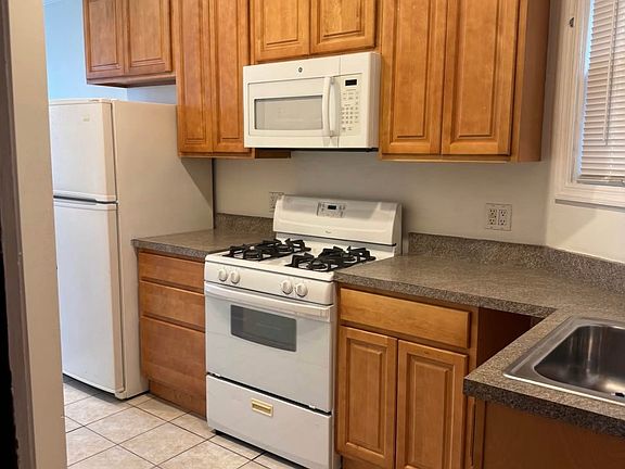 5th image of 130 Wilson Ave #1