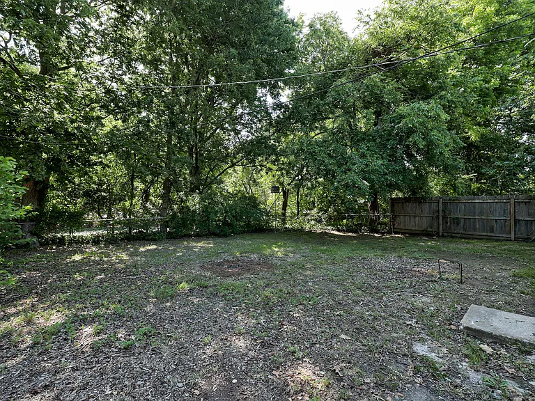 311 S Flood Ave — Photo 37