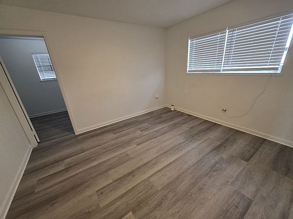 4th image of 2562 Traction Ave #11429583