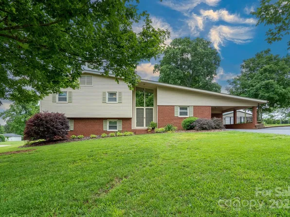 318 Confederate Dr SW, Concord, NC 28027