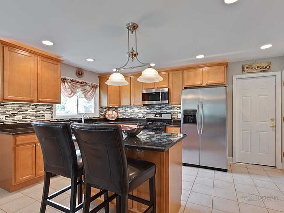 4th image of 321 W Beech Dr