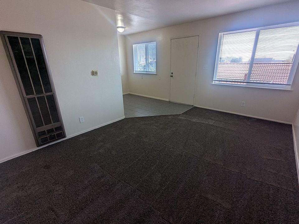 1st image of 4016-24 Winona Ave #4018