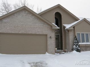33044 Whispering Ln, Chesterfield, MI 48047