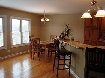 3rd image of 816 W Lakeside Plz