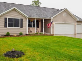 54251 Maple Wood Ct, Paw Paw, MI 49079
