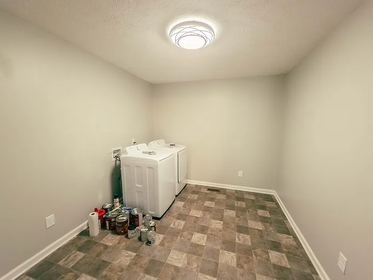 200 Rowland Cir — Photo 16