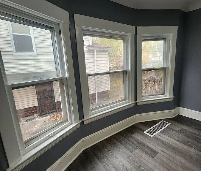10615 Tacoma Ave — Photo 9