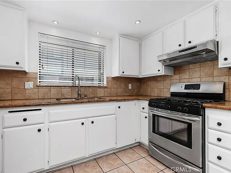 3876 Howard Ave #7 — Photo 35