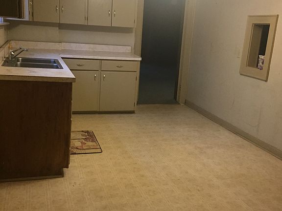 3rd image of 611 7th St