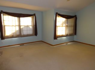 644 S Peace Rd, Sycamore, IL 60178