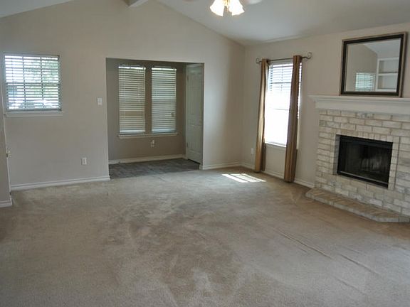 2nd image of 2801 Parkgreen Dr