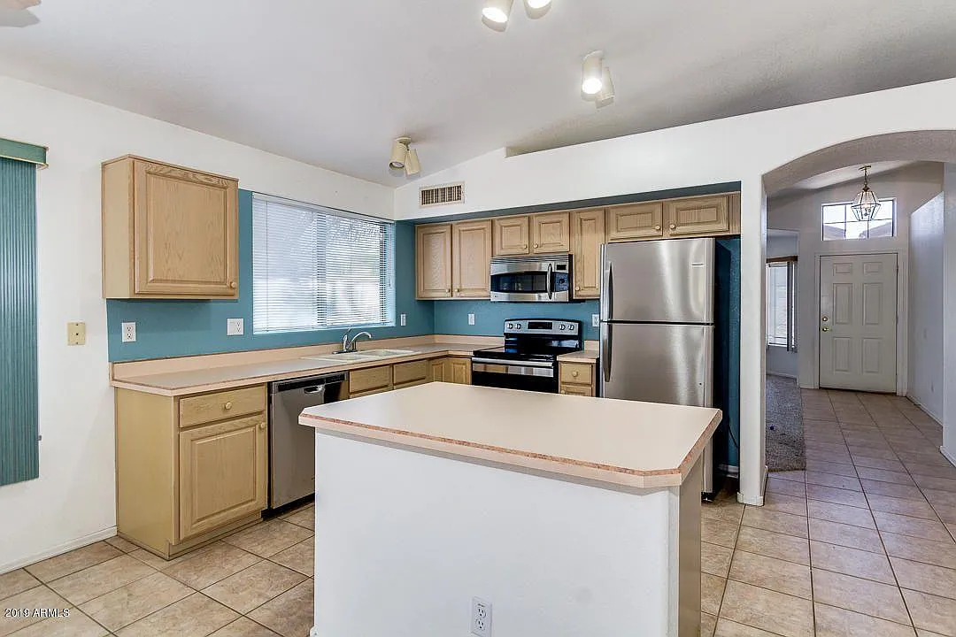 519 W Bluefield Ave — Photo 4