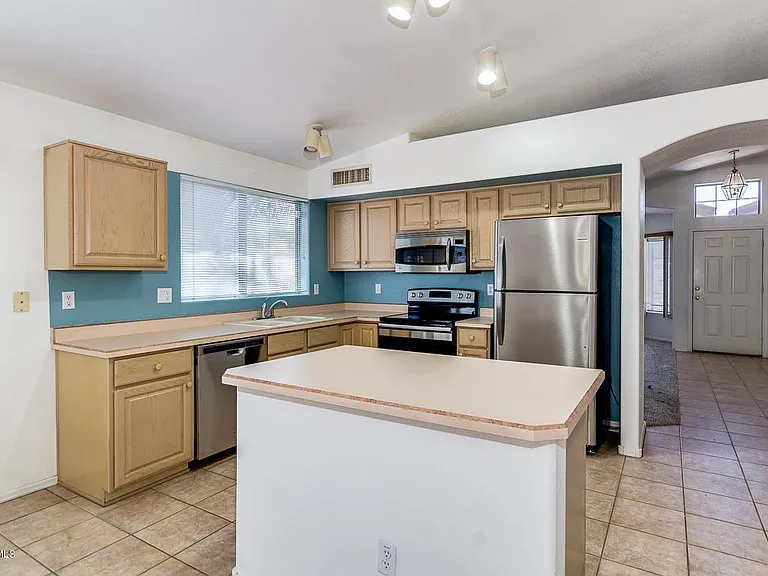519 W Bluefield Ave — Photo 4