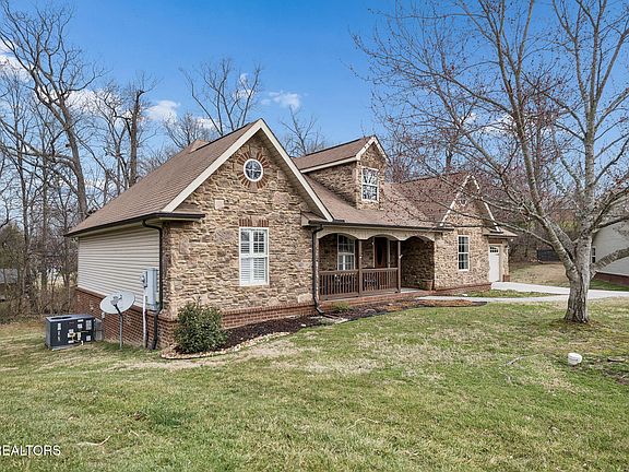 2nd image of 6200 Lantern Ridge Ln